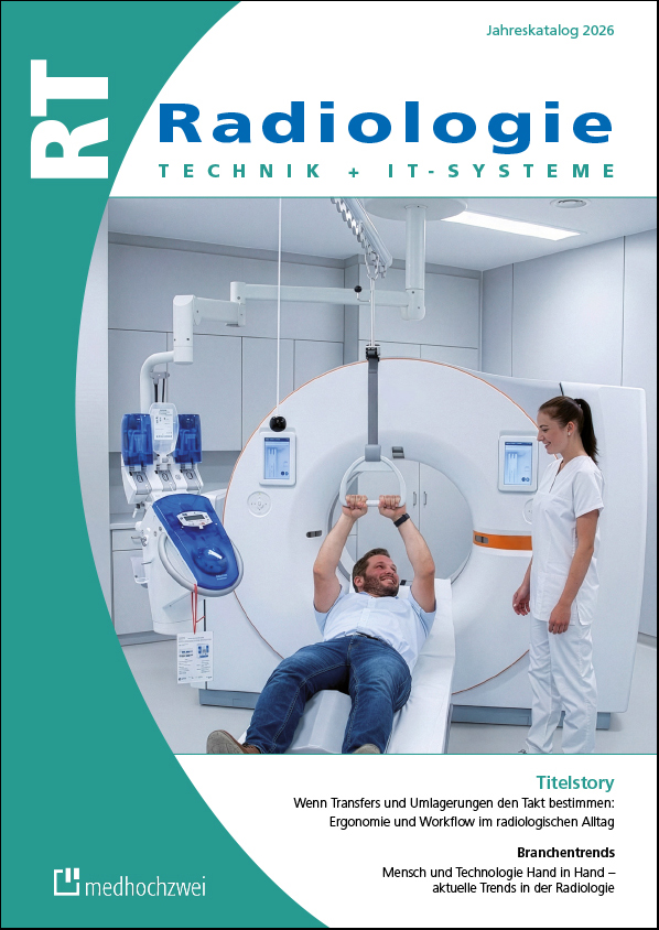 Cover des Jahreskatalogs 2025 für Radiologie mit einem modernen CT-Scanner in einem Behandlungsraum